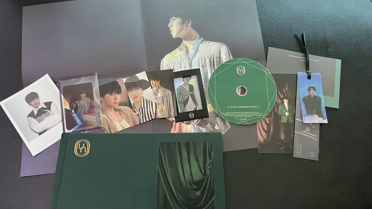 Winner Seung Yoon Kang's page album (including pre-order benefits and poster )