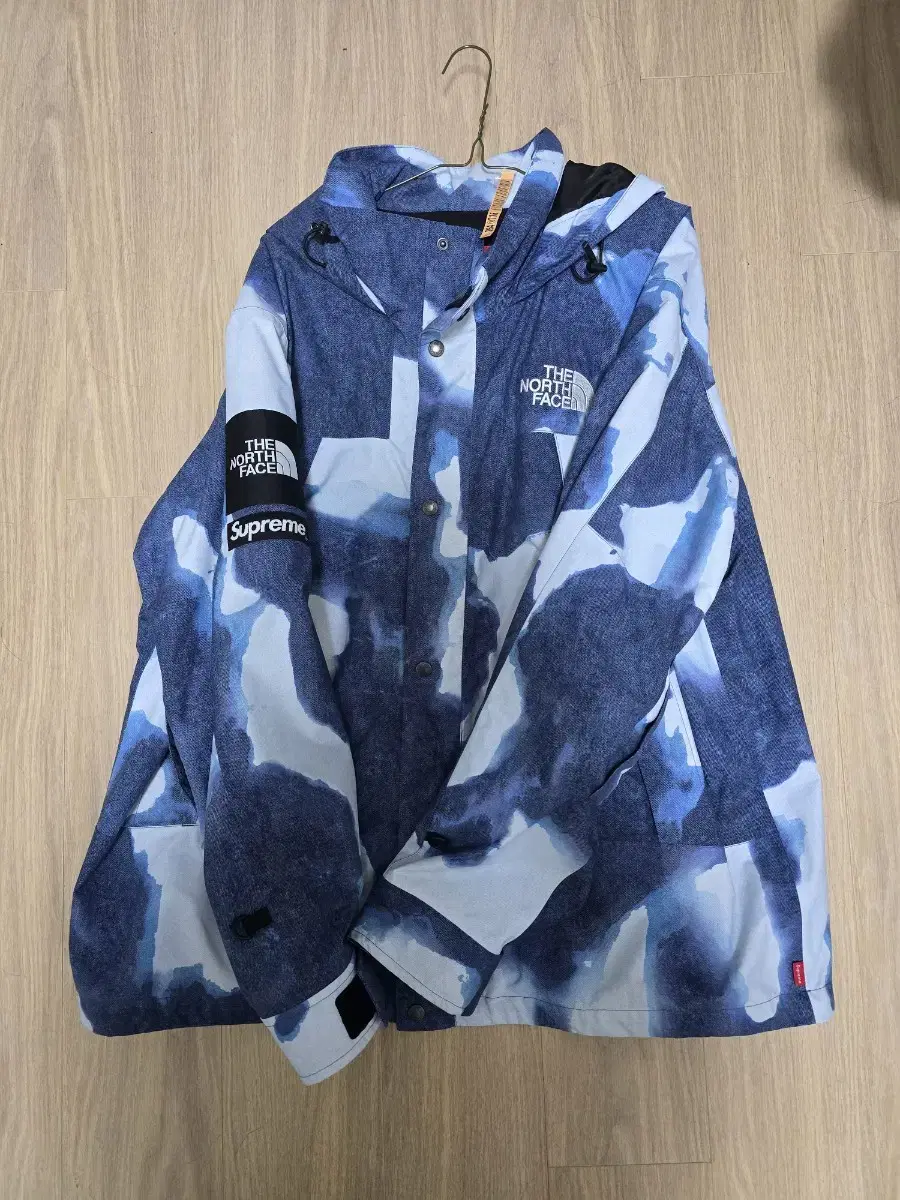 [XL] Supreme x The North Face Bleached Denim Printed Mountain Jacket