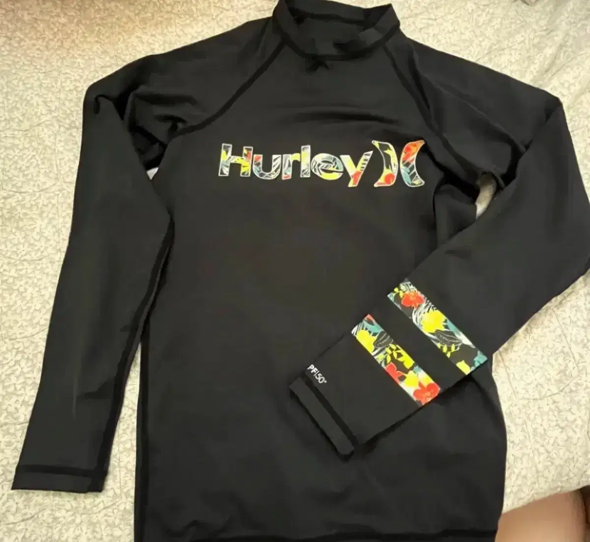 Hurley 헐리 래쉬가드 S사이즈