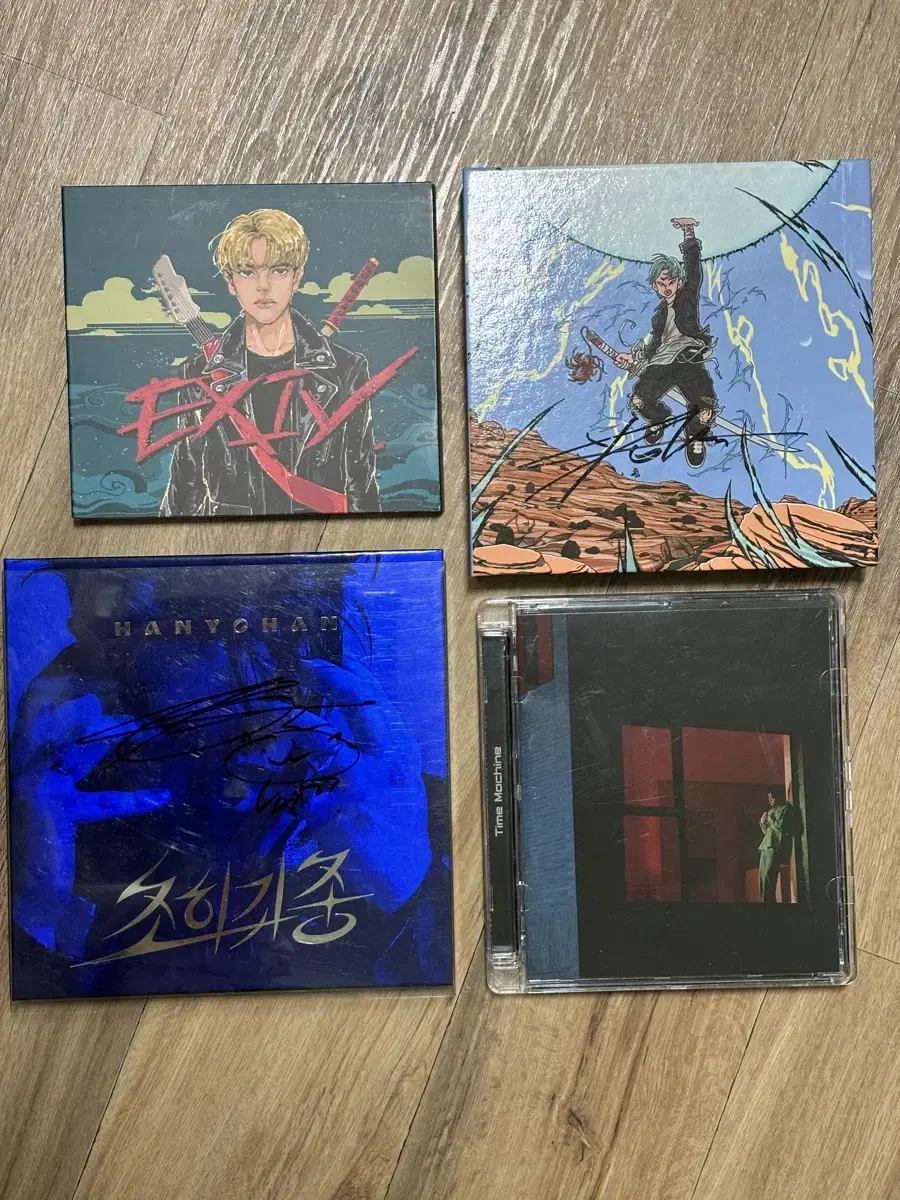 Yohan Han unsealed album is selling / signed copies.