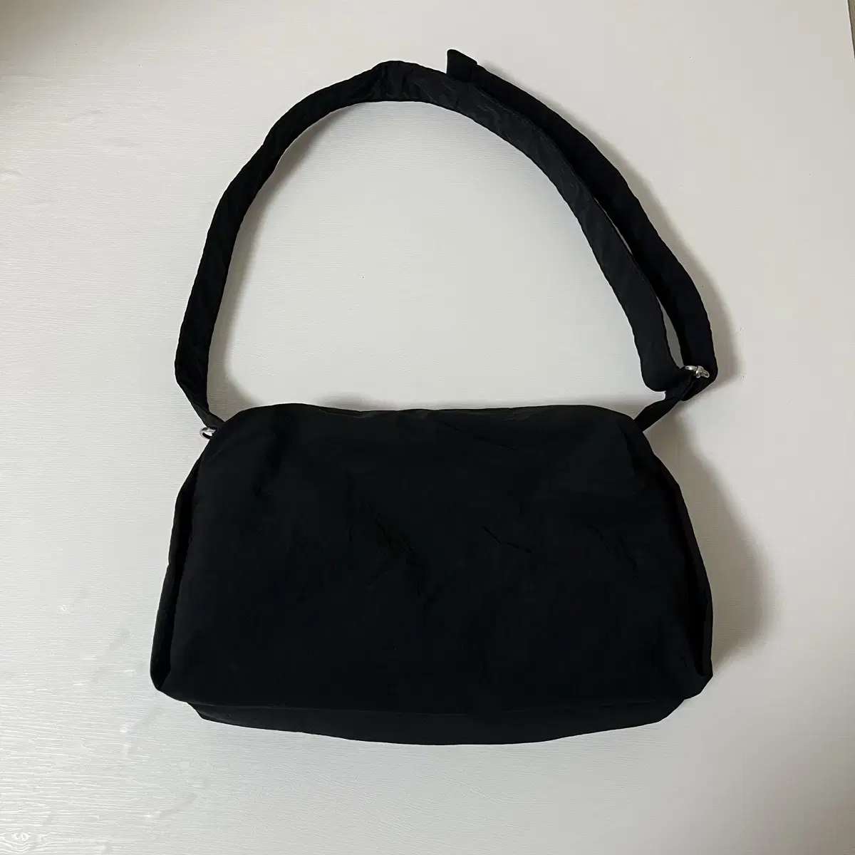 오디너리홀리데이 스퀘어 호보 백  SQUARE HOBO BAG