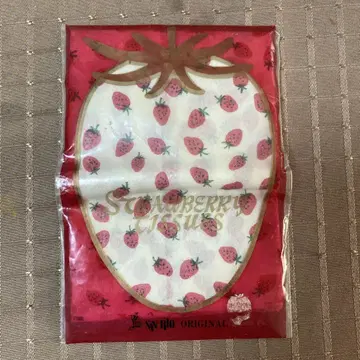산리오 전신 '야마나시 실크 센터' 시절의 이치고 패턴 접시