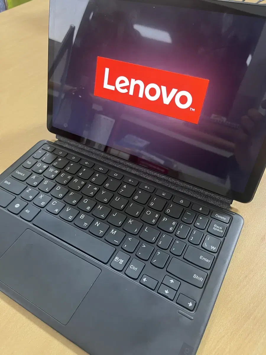 (Quick sale)Lenovo P11 with Keys + Pencil (Original)