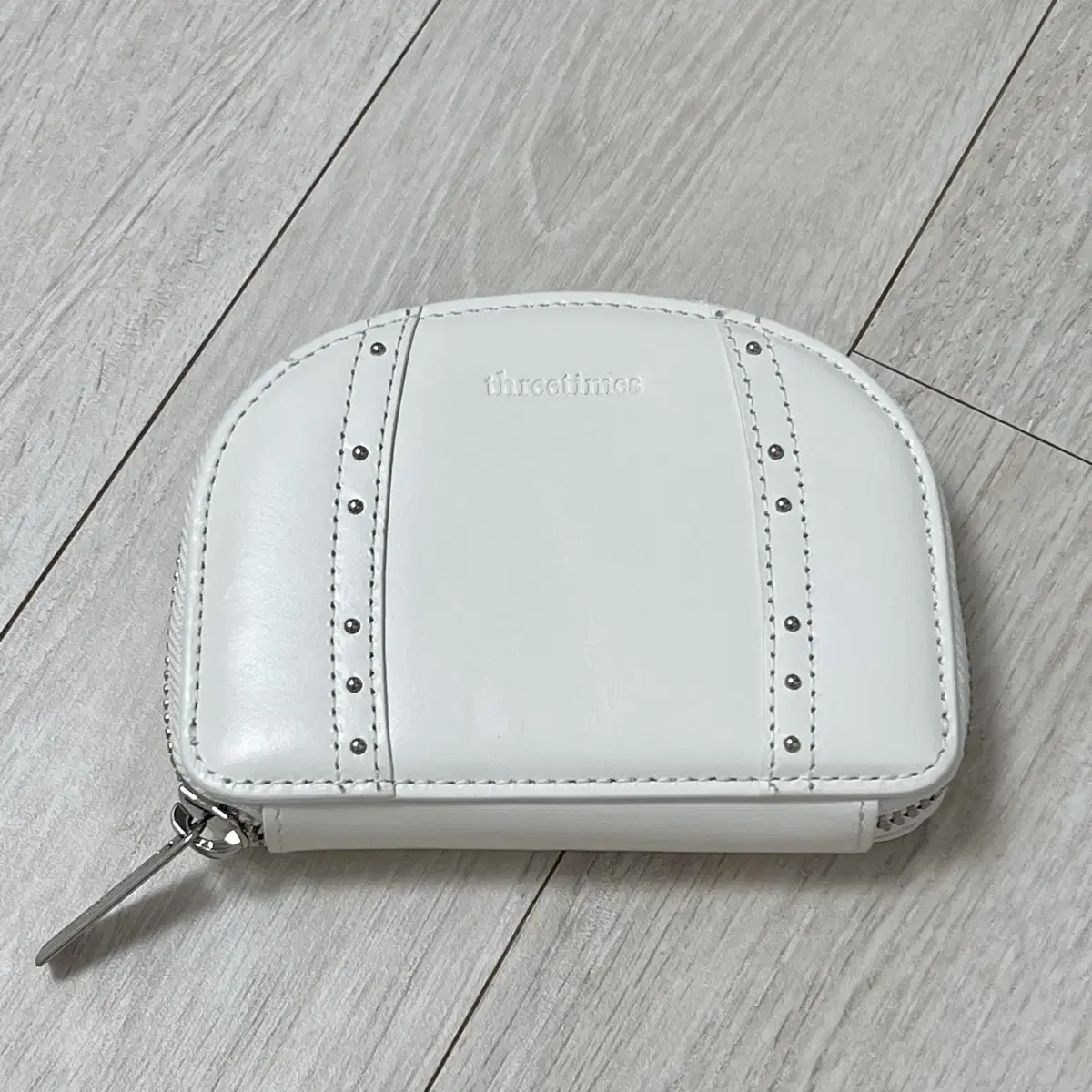 (새상품급) 쓰리타임즈 classic stud wallet 아이보리 지갑