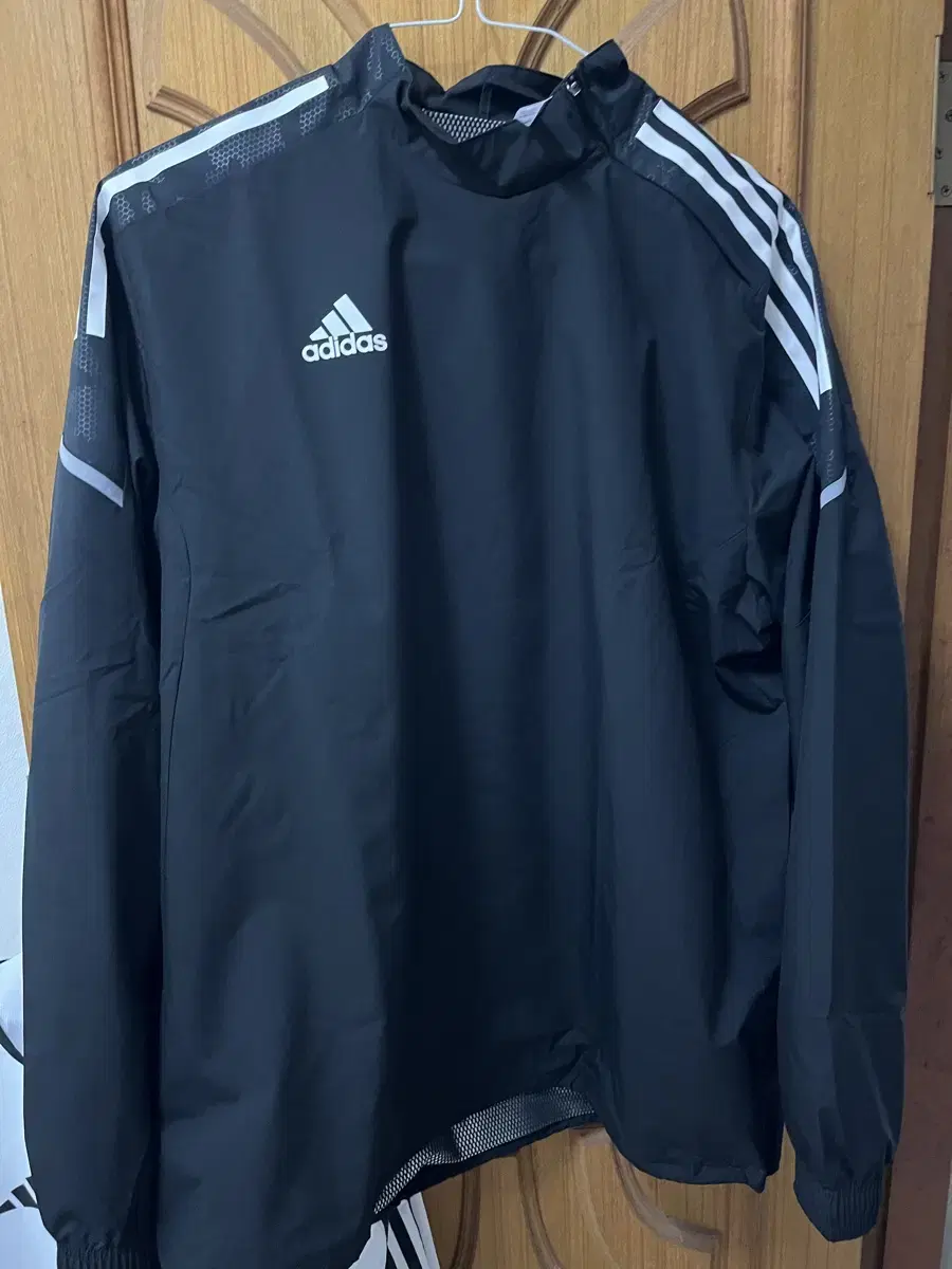 adidas Hybrid & adidas Windbreaker