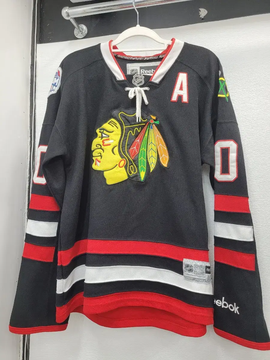 Reebok NHL Chicago Blackhawks Hockey Top Jersey / 100-105