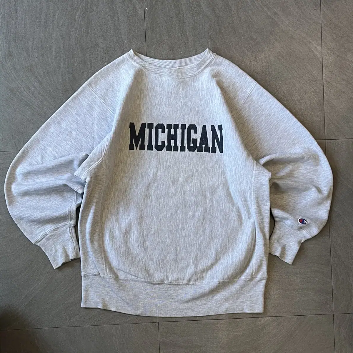 Reverse-weave gray sweatshirt from 90s American production champions