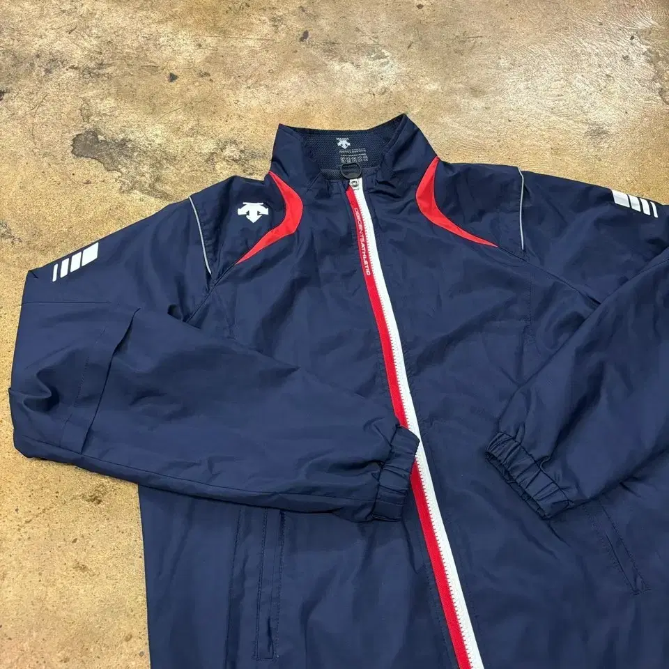 [ Genuine ] Desant Old School Windbreaker