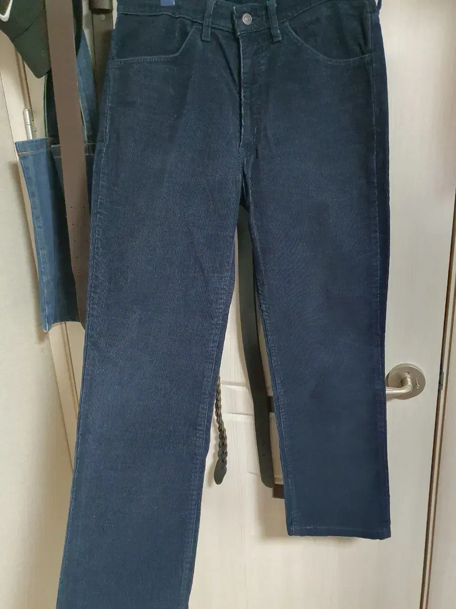 00s Levi's Corduroy 31-32 519 Made in Japan