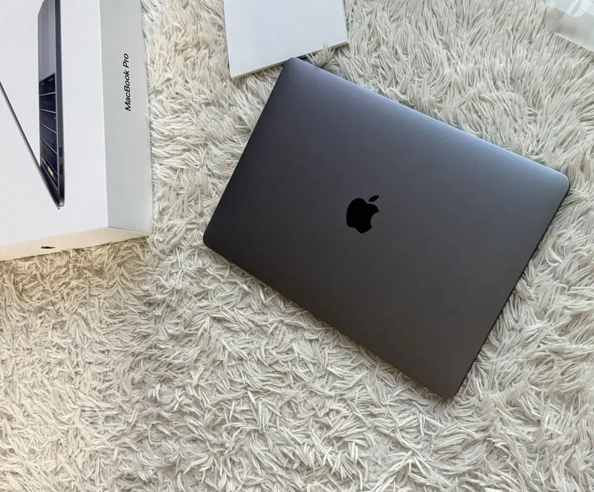 Apple MacBook Pro13-inch 256GB 하자있음 직거래