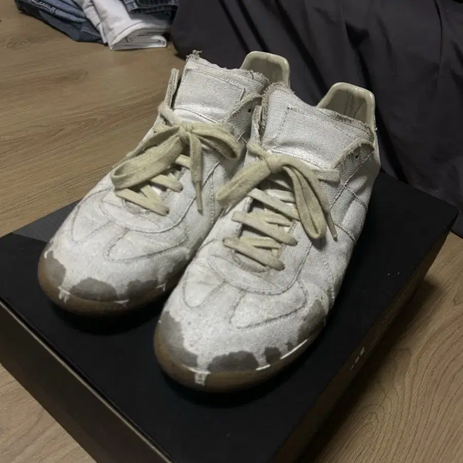 마르지엘라 페인팅 화이트 Maison Margiela Canvas Pai