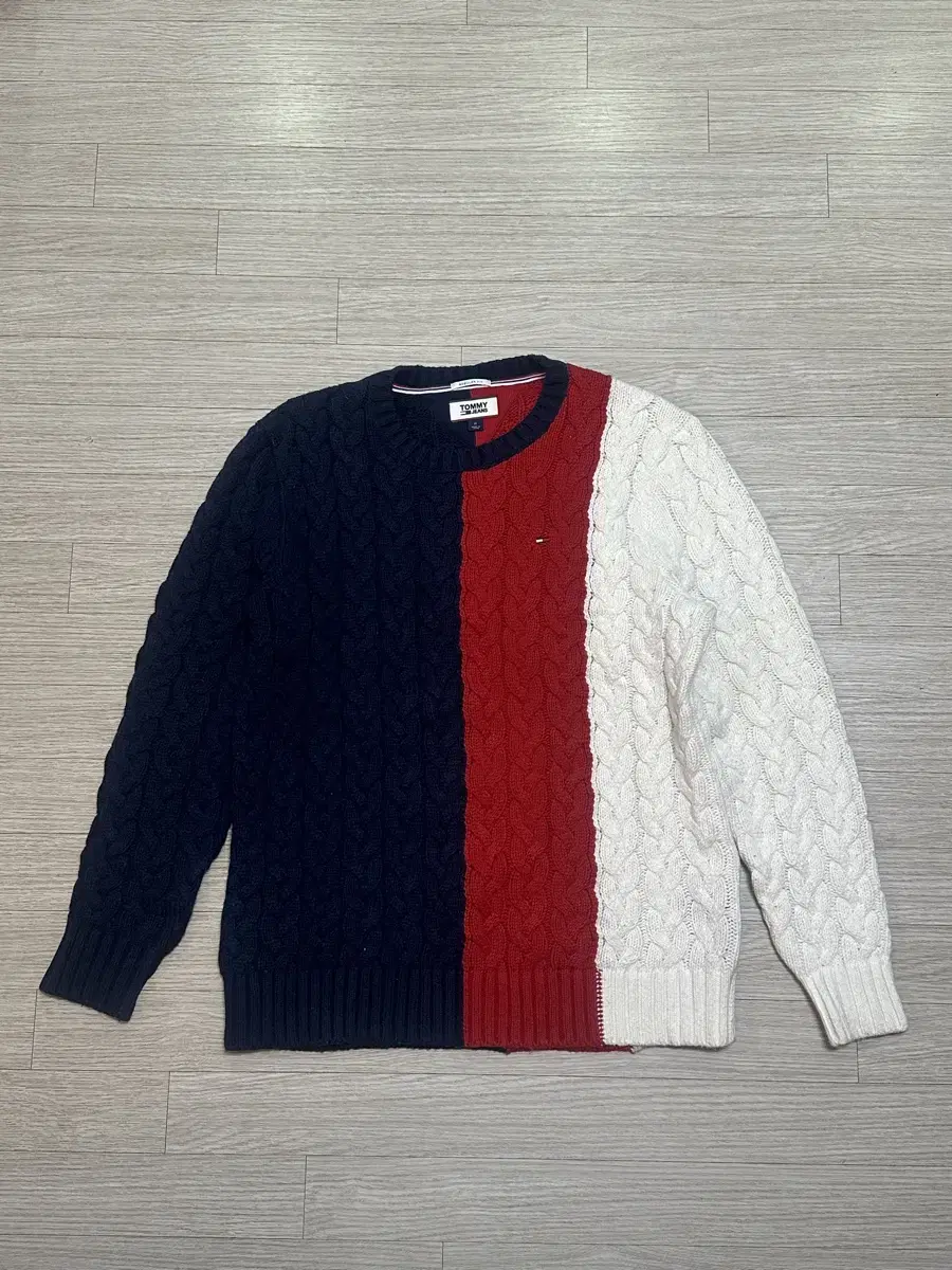 Tommy Hilfiger knits state superlatives to organize ~.