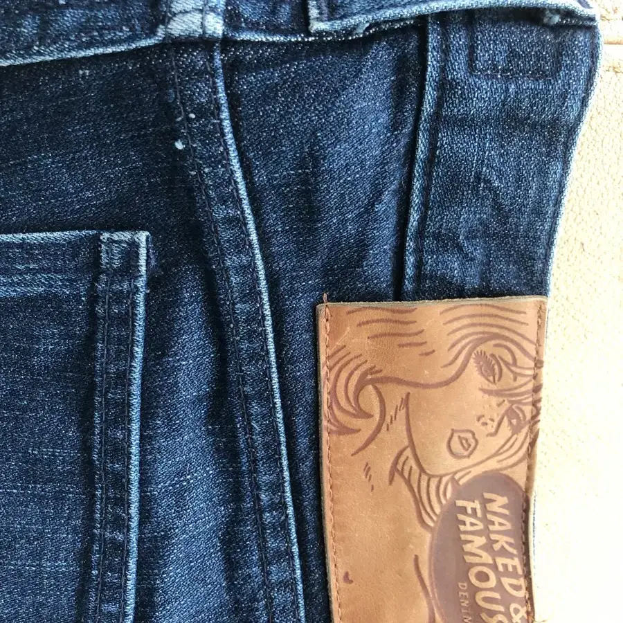 Naked Famous Jeans. 입니다.