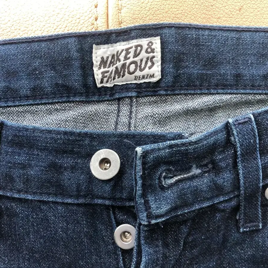 Naked Famous Jeans. 입니다.