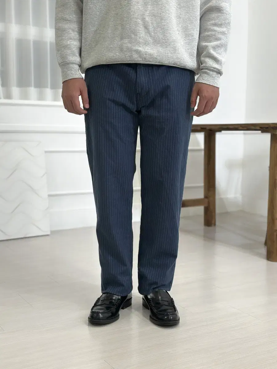 [36] Levi's Striped Chino Pants