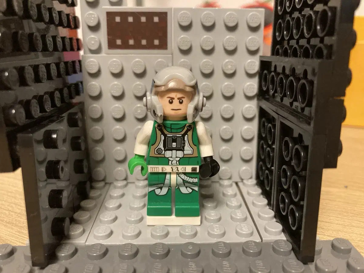 LEGO Star Wars A-Wing Pilot