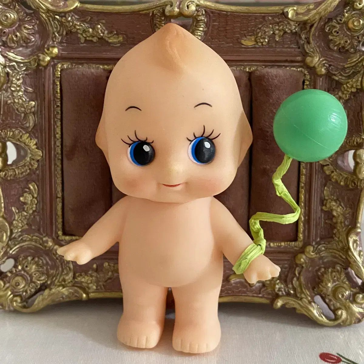 A collection of figures for sale (Polypocket Anonymous is selling a Guliguli Guliguli Chunsik Kewpie Fenton Cat.