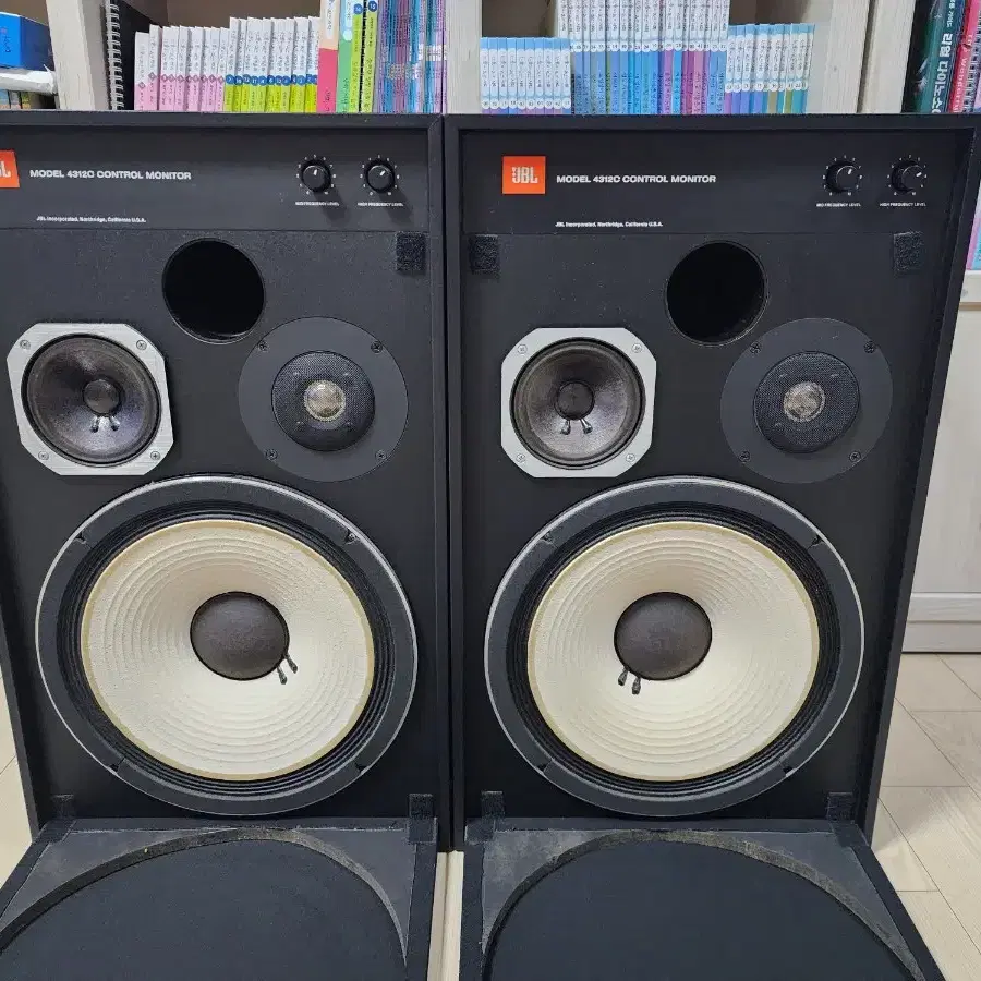 JBL4312C