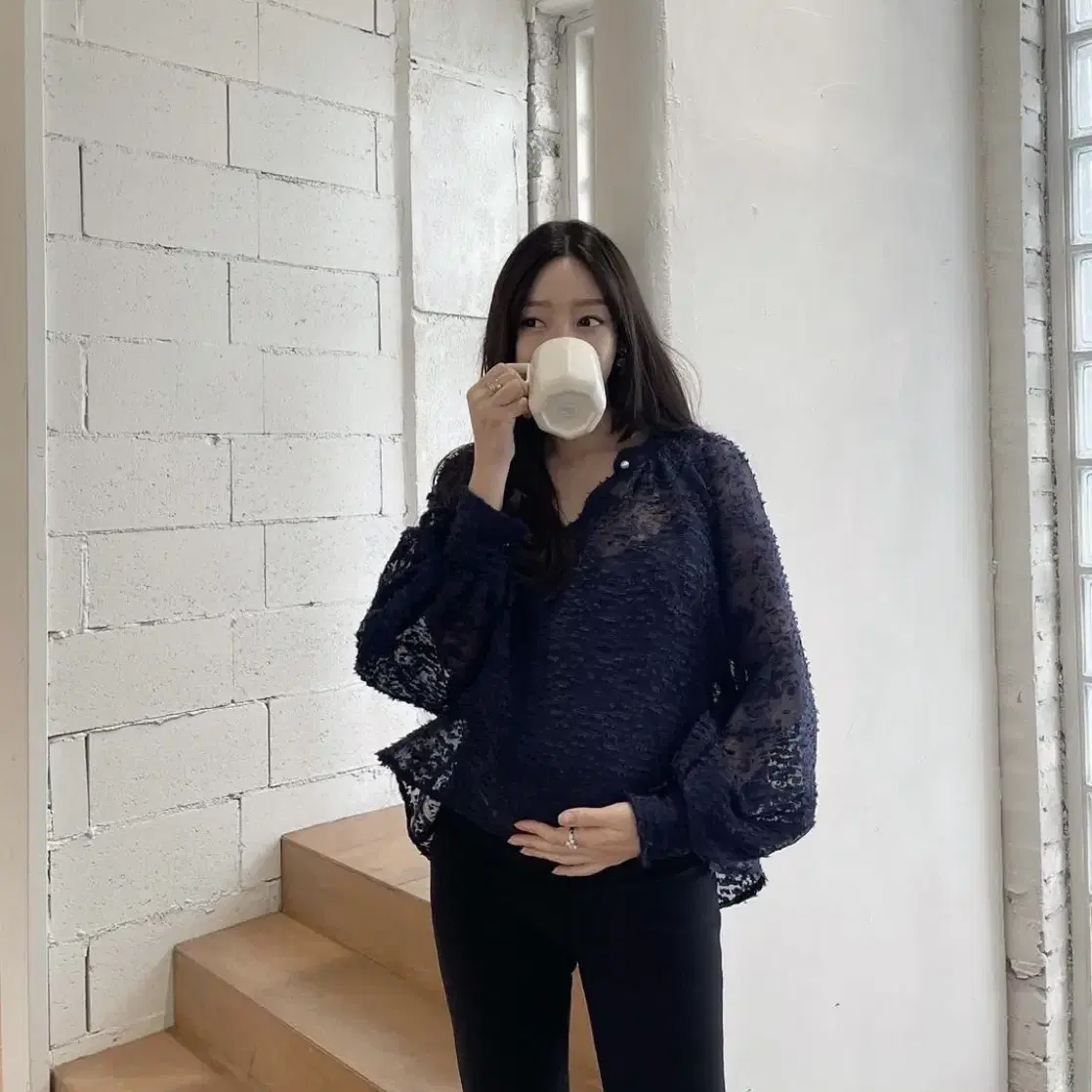 아상블라주 블라우스 새상품 fleur volume blouse navy