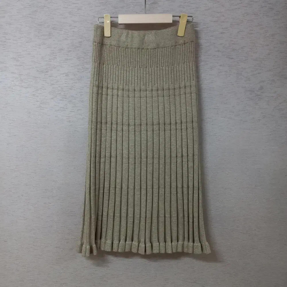 11-14/shatin beige soft knit skirt for women