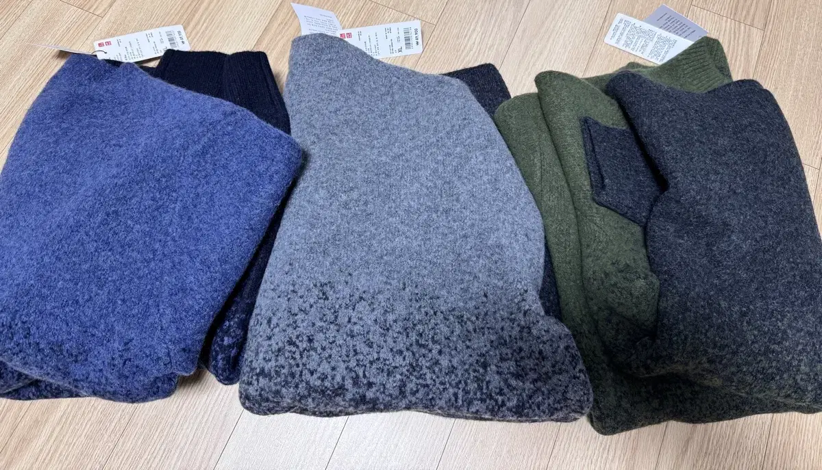 Uniqlo x JW Anderson Souffleyan Gradient Crew Neck Sweater Set for Sale