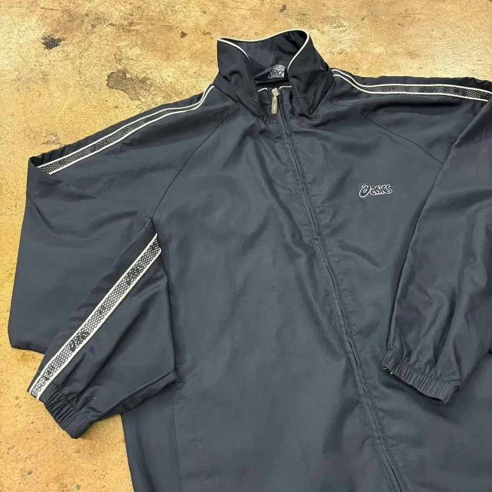 [ Genuine/105 ] Asics Old School Windbreaker