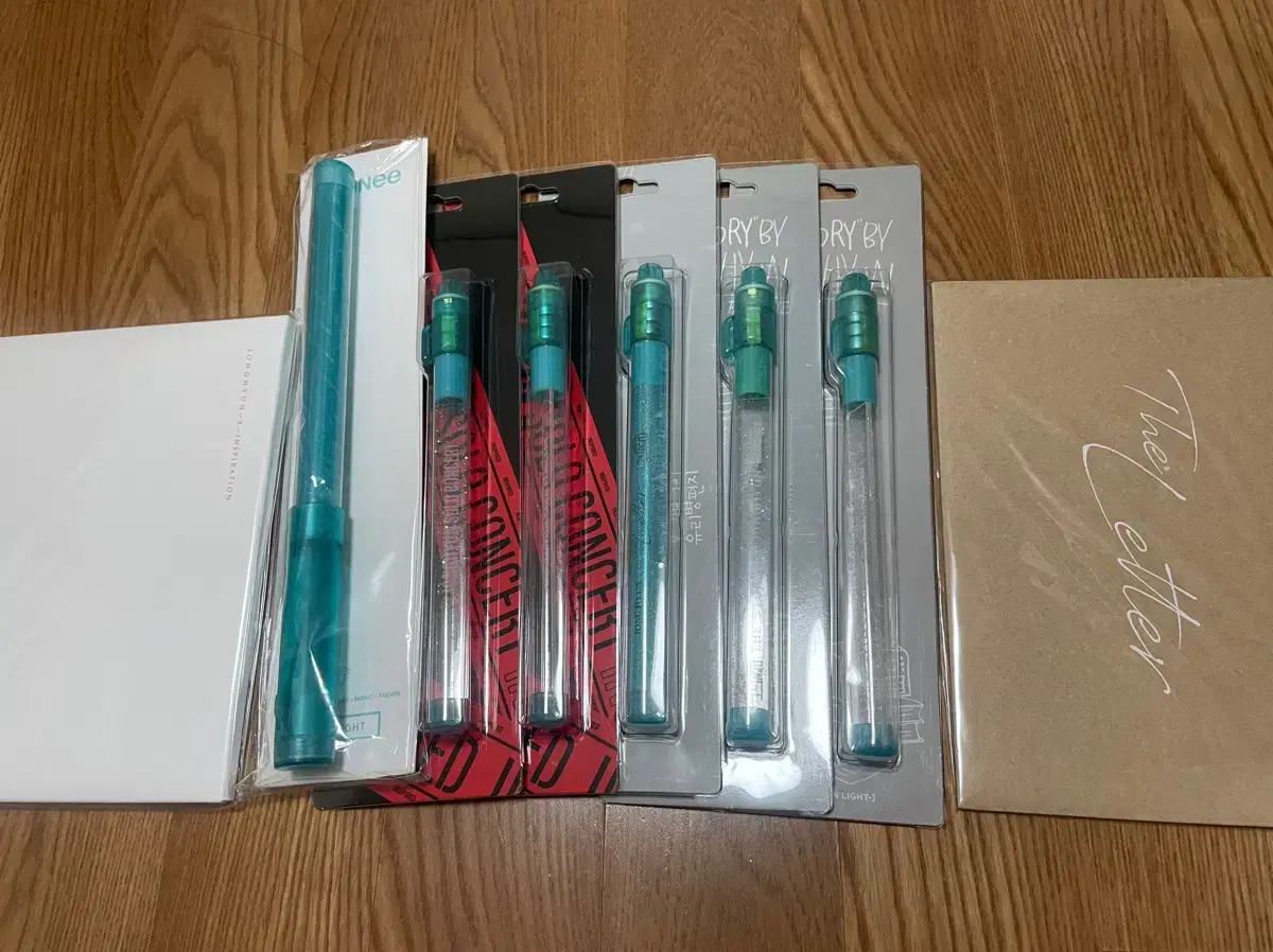 Shinee glow sticks derletter,X cone postcard bulk sell