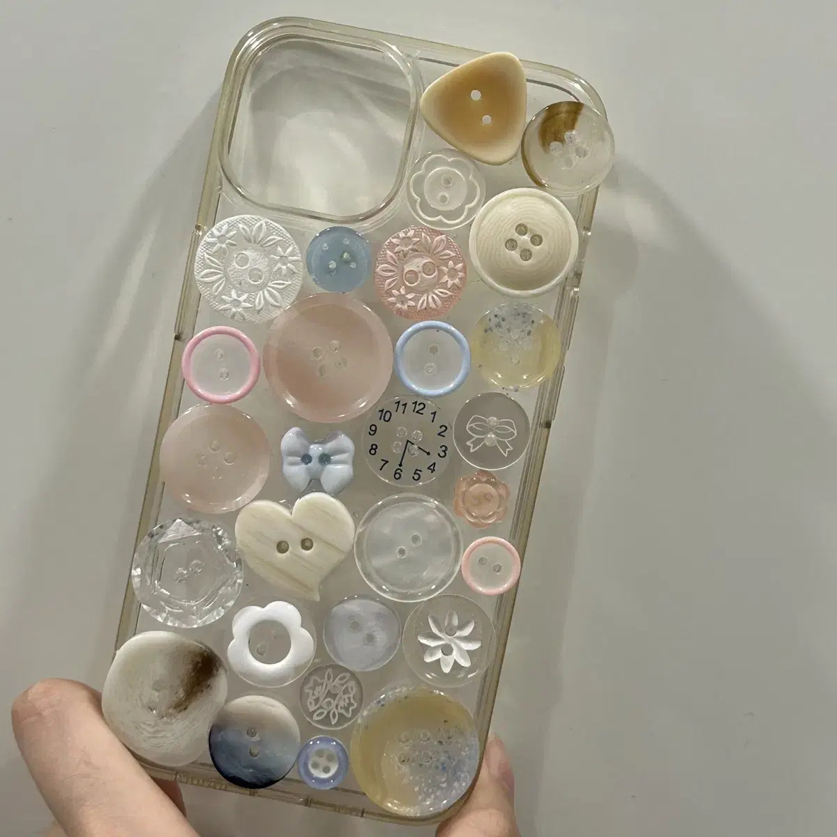 네블리노소 아이폰 케이스 단추 baby powder button case