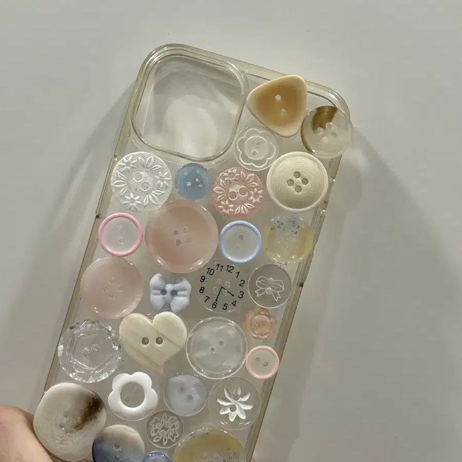 네블리노소 아이폰 케이스 단추 baby powder button case