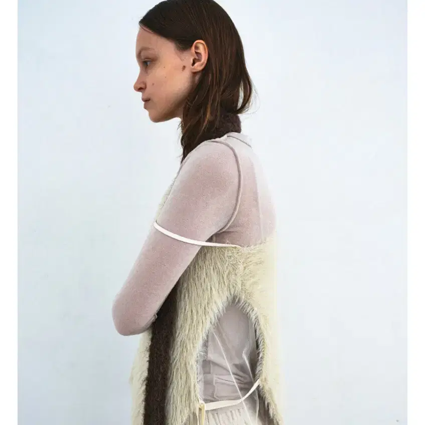 낫띵에브리띵(OPEN SIDE VEGAN FUR VEST IVORY)