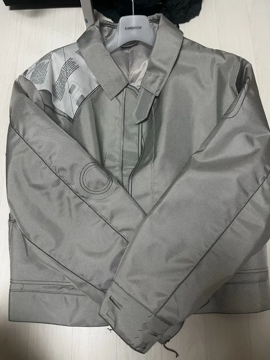 [sell] (xl) kang hyuk airbag bomber silver