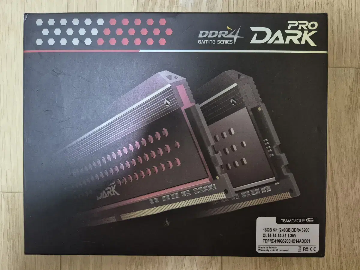 팀그룹 ddr4 3200 8x2 16g cl14 팝니다(박스O)