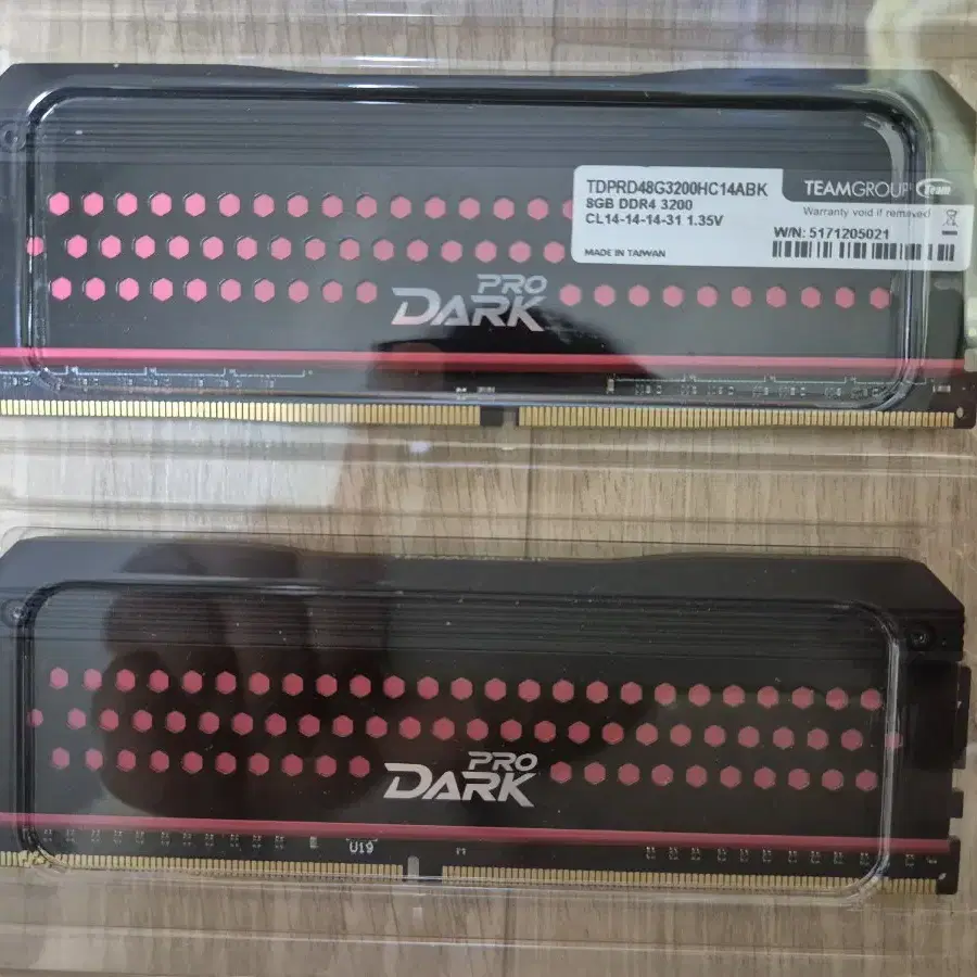 팀그룹 ddr4 3200 8x2 16g cl14 팝니다(박스O)