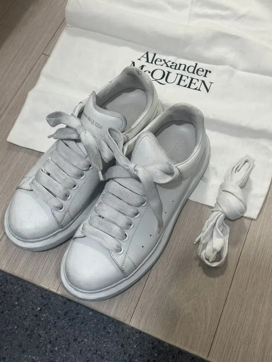 Alexander McQueen Oversoles 37 size 240 white