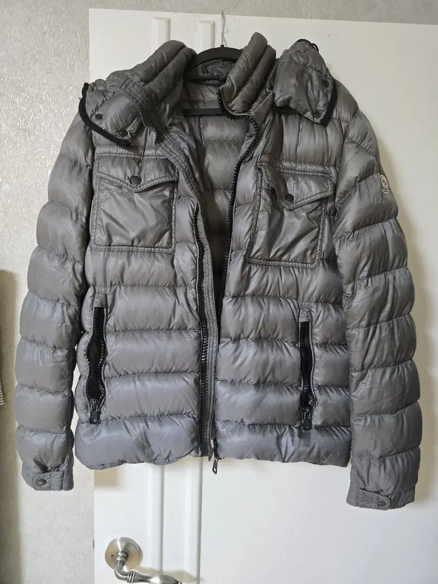 Moncler padded 3 sizes to sell