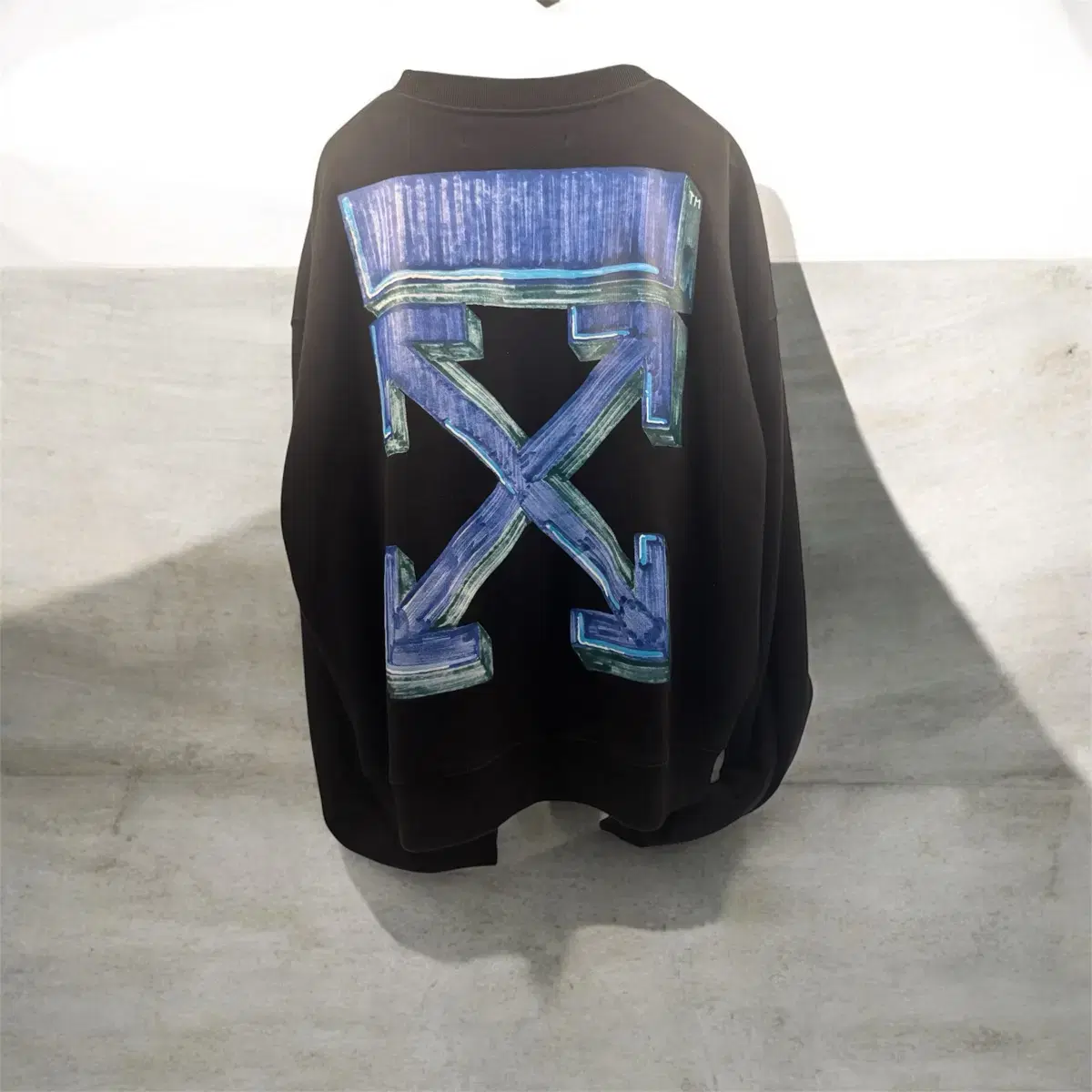 . Off-White . 12주년 마커 펜 애로우 맨투맨 (L)