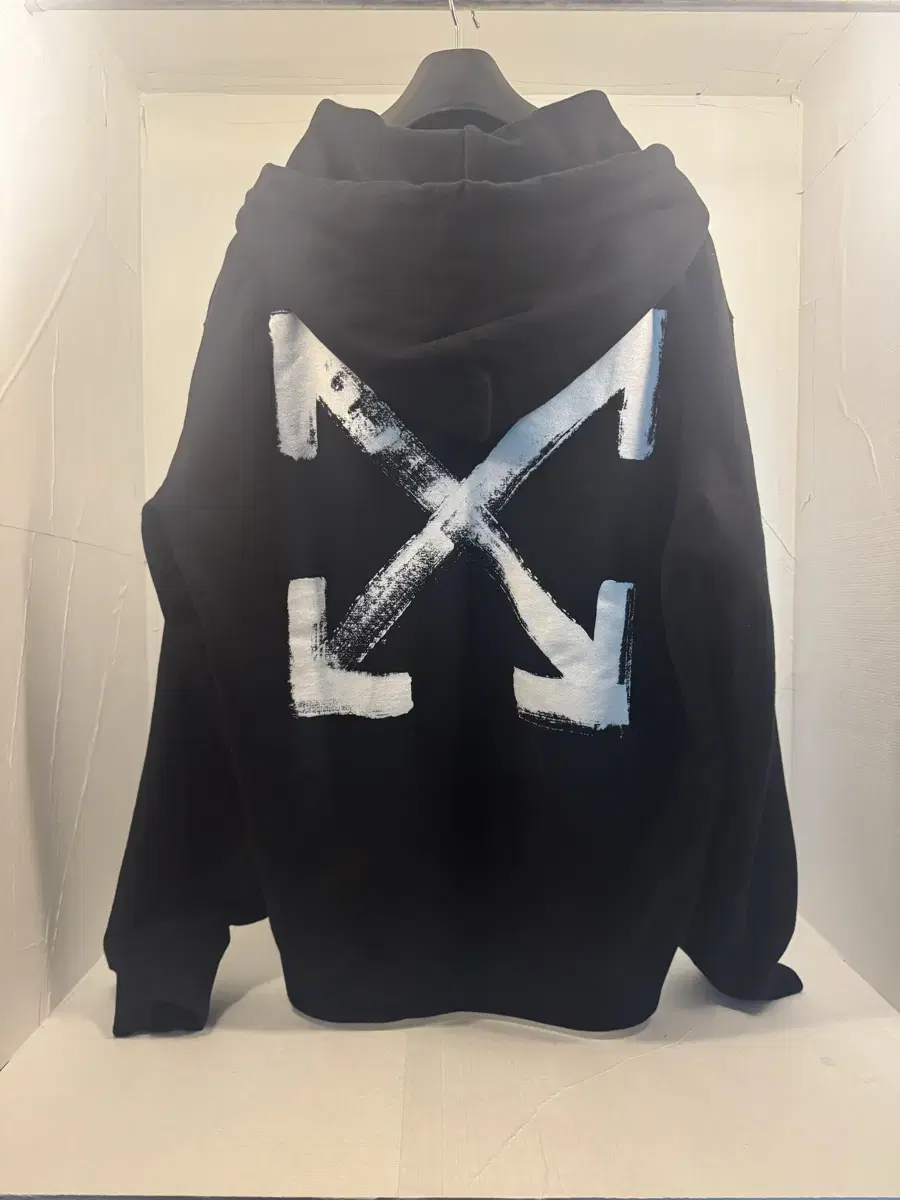 . Off-White . Paint Arrow Hoodie (L)