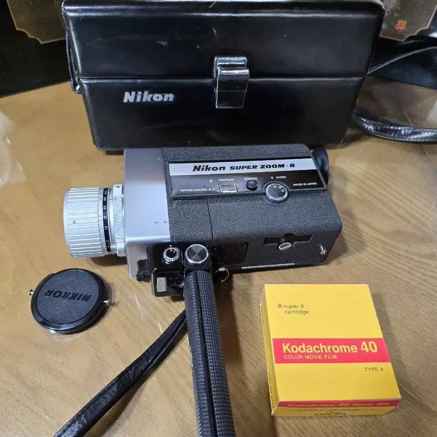 빈티지 Nikon Super Zoom-8(니콘 슈퍼 줌-8) 무비카메라