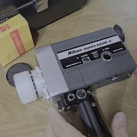 빈티지 Nikon Super Zoom-8(니콘 슈퍼 줌-8) 무비카메라