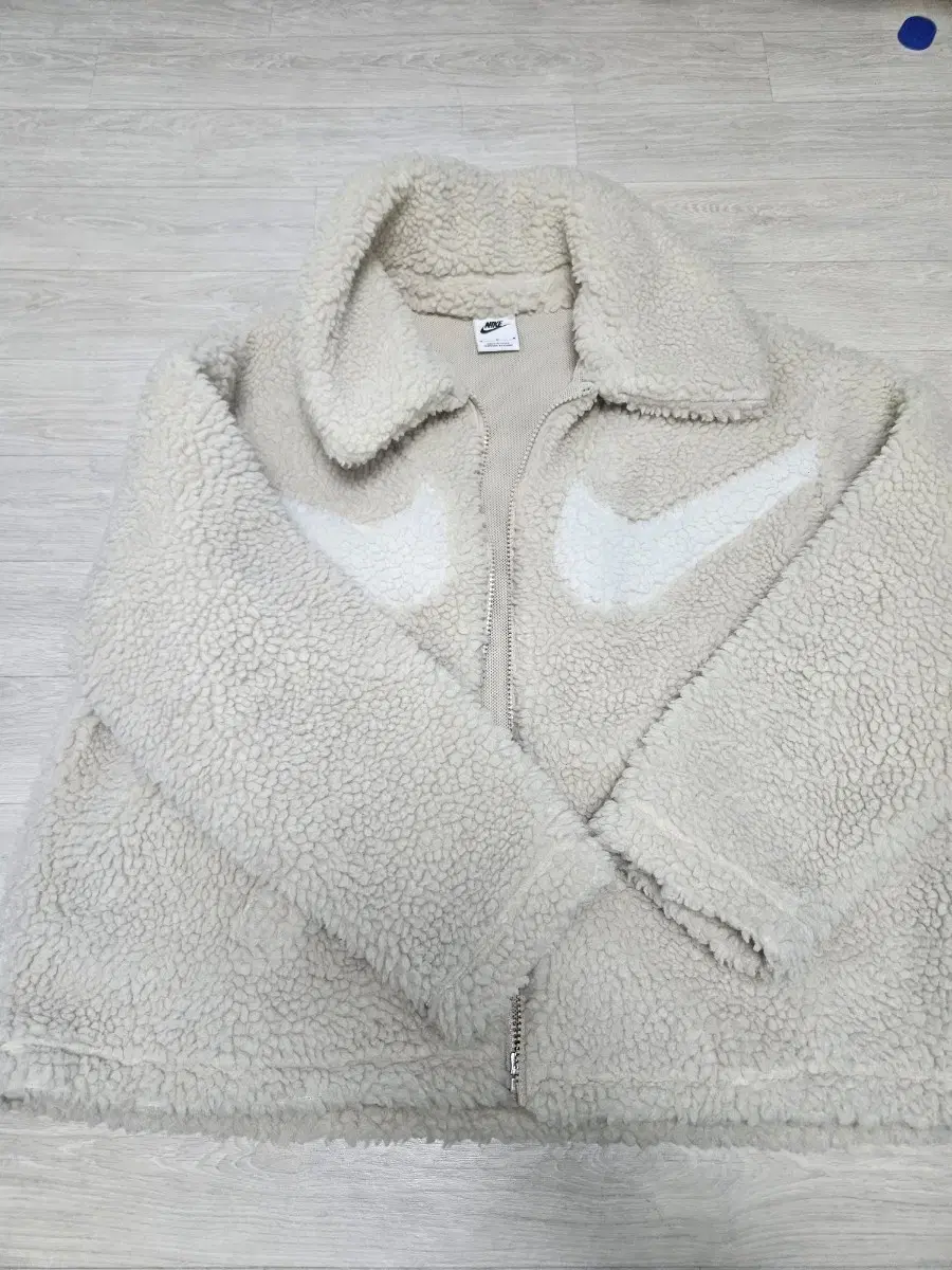 Nike Genuine Swoosh Zip Up Pleated Fleece Jacket Poggle Furry Sherpa