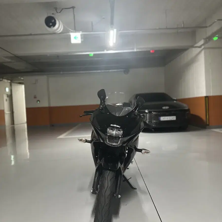 스즈키 gsxr125 23년식 흑마 6000km신차급 컨디션 판매합니다.