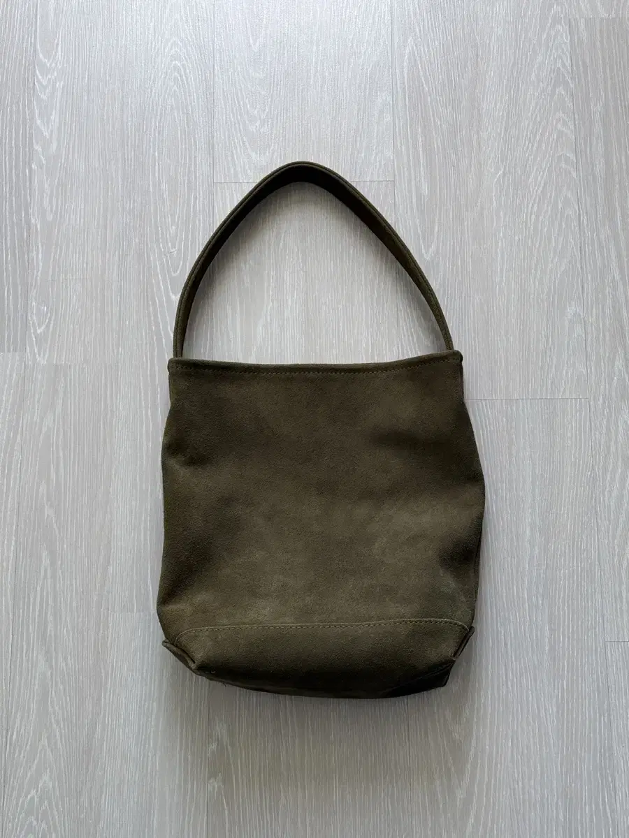 템베아 SINGLE TOTE (KHAKI)