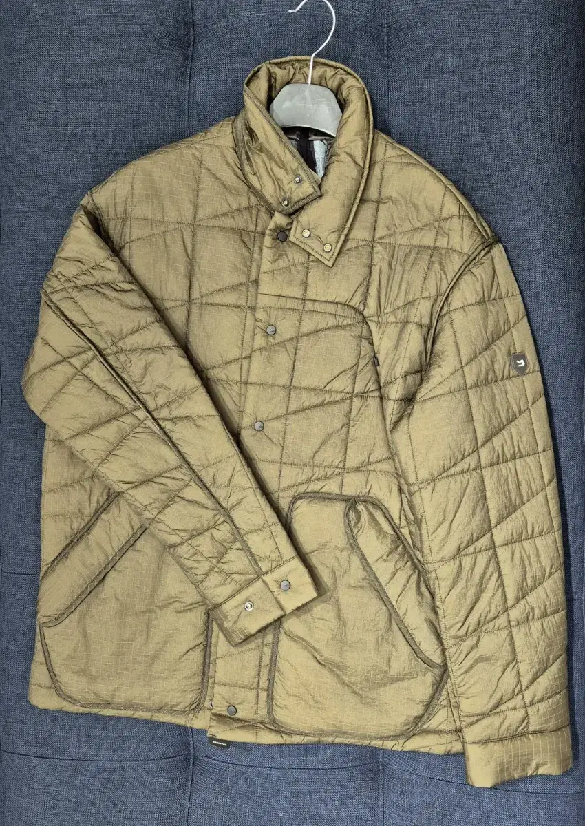 (NEW)series;(SERIES)KRAKATAU Overfit Quilted Jacket Khaki