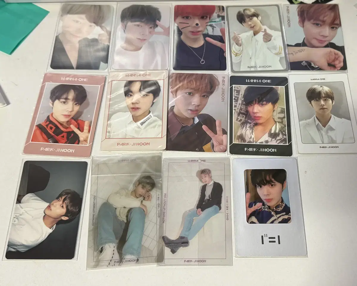 Half-priced Delivery) wanna one park jihoon photocard sells in bulk