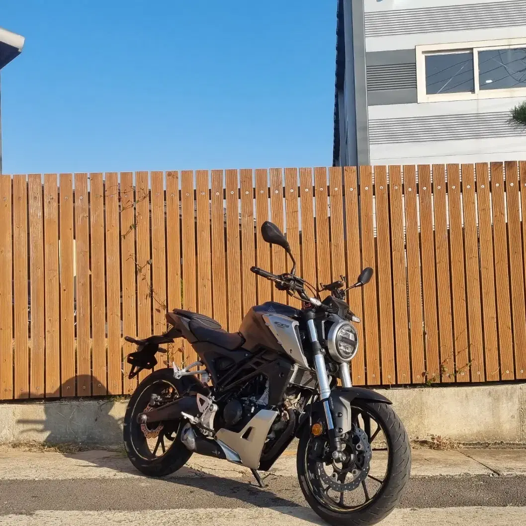 혼다 cb125r abs 20년식/짧은키로수/휴대폰거치대/신차급/급매