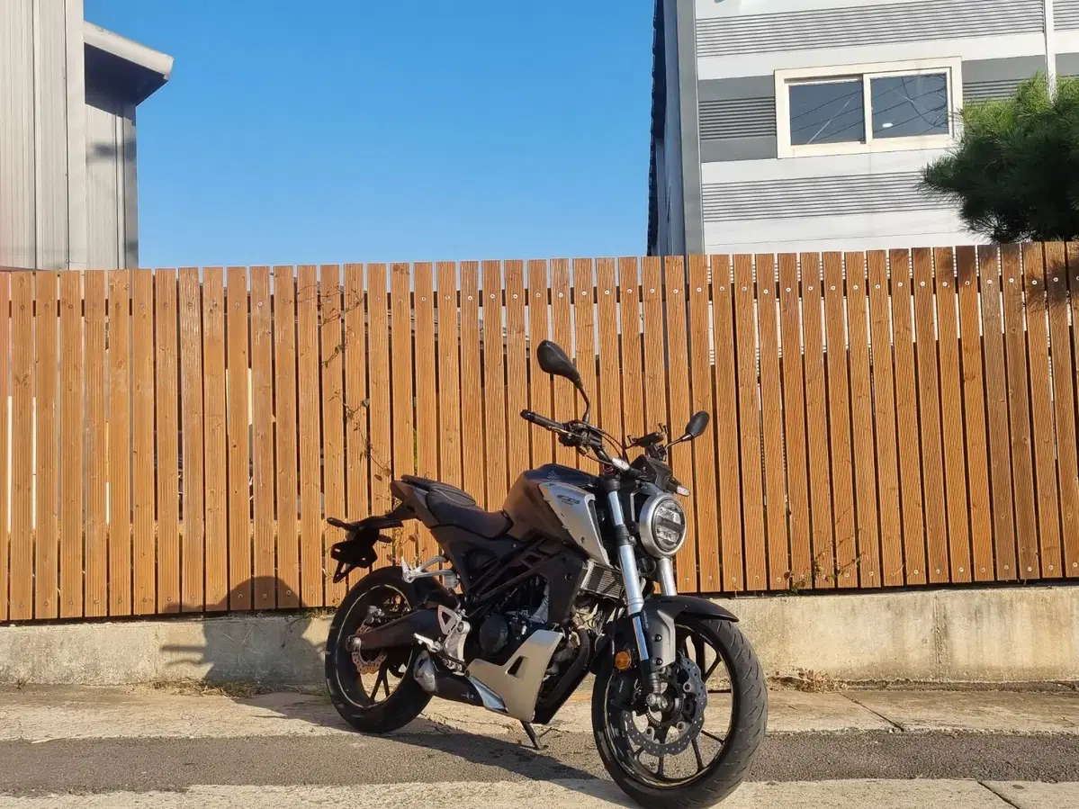 혼다 cb125r abs 20년식/짧은키로수/휴대폰거치대/신차급/급매