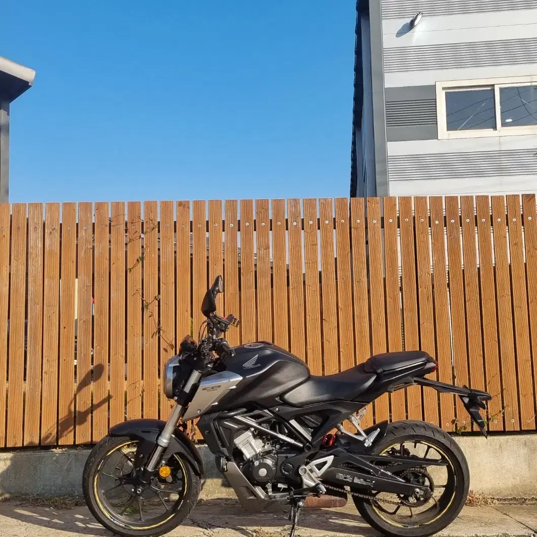 혼다 cb125r abs 20년식/짧은키로수/휴대폰거치대/신차급/급매