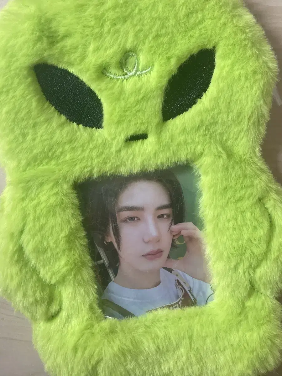 Alien Grabber photocard holder Fluorescent Green Alien Photo Card