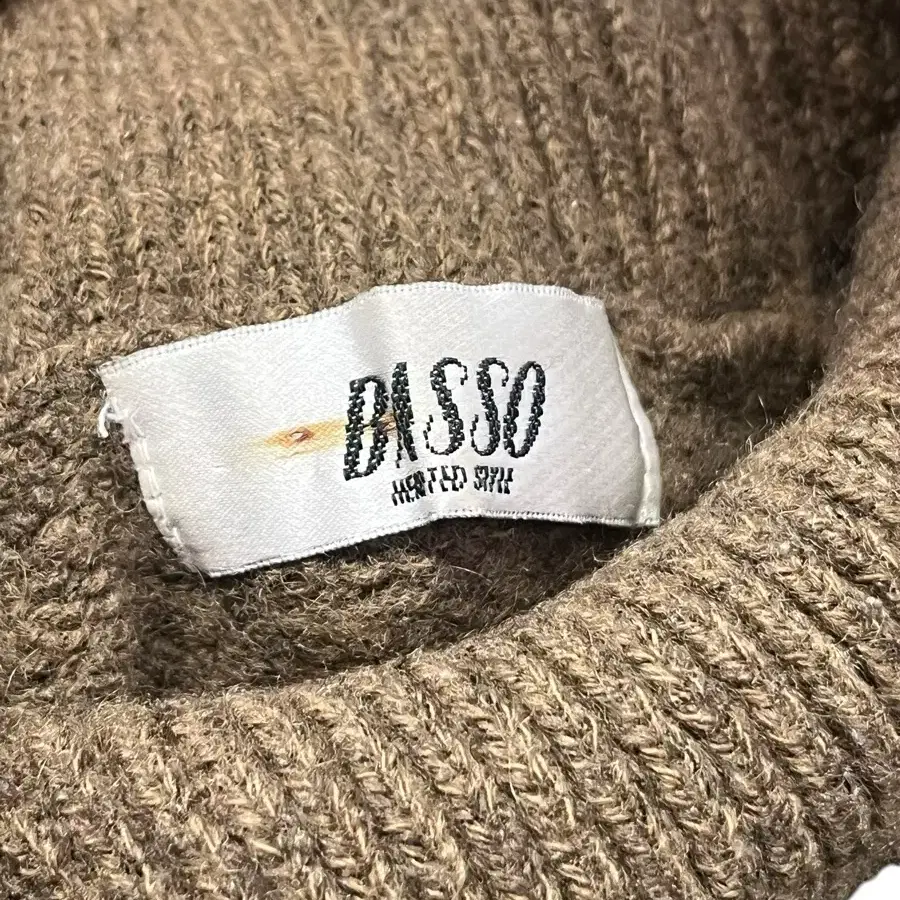 basso 빈티지 터틀넥니트