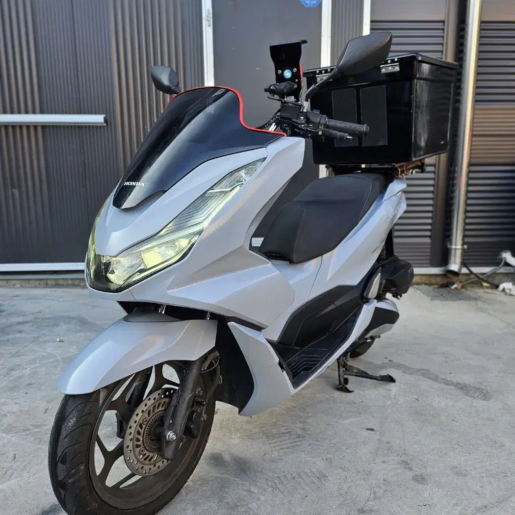 pcx125 22년식 3만 락그레이 공장도색 실물깡패 판매합니다.